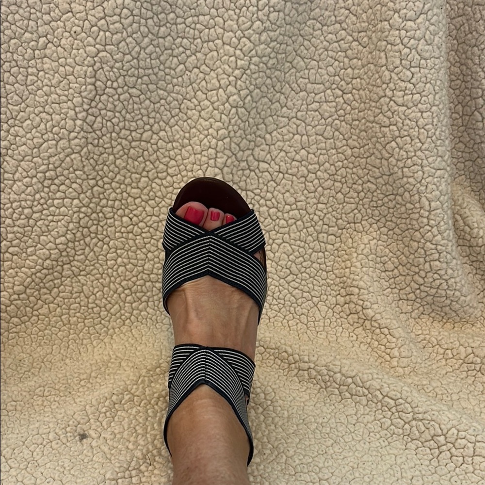 Crown Black and Brown Block Heel Sandals - Picture 3 of 11